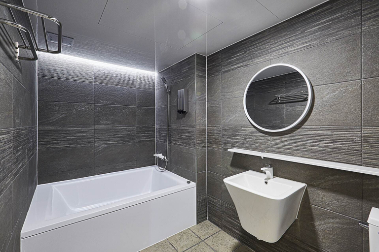 Bathroom, Hotel Dalsalon, Suwon