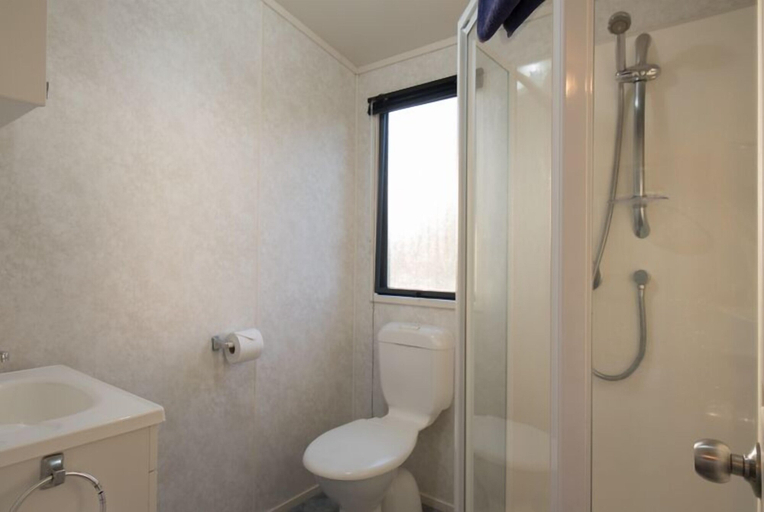 Bathroom 4, Russell - Orongo Bay Holiday Park, Far North