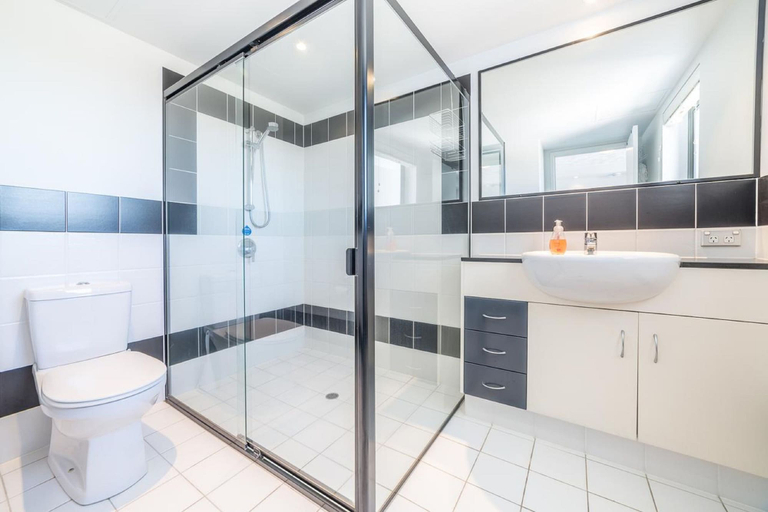 Bathroom 5, Ipanema Holiday Resort, Gold Coast