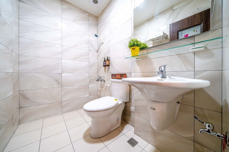 Bathroom 3, man man, Yilan