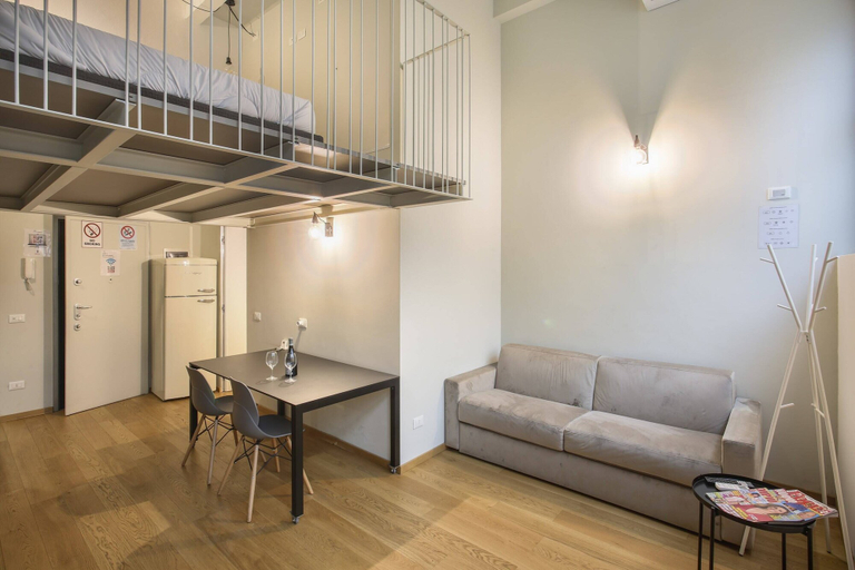 Others 5, Modern Loft in Porta Venezia, Milano