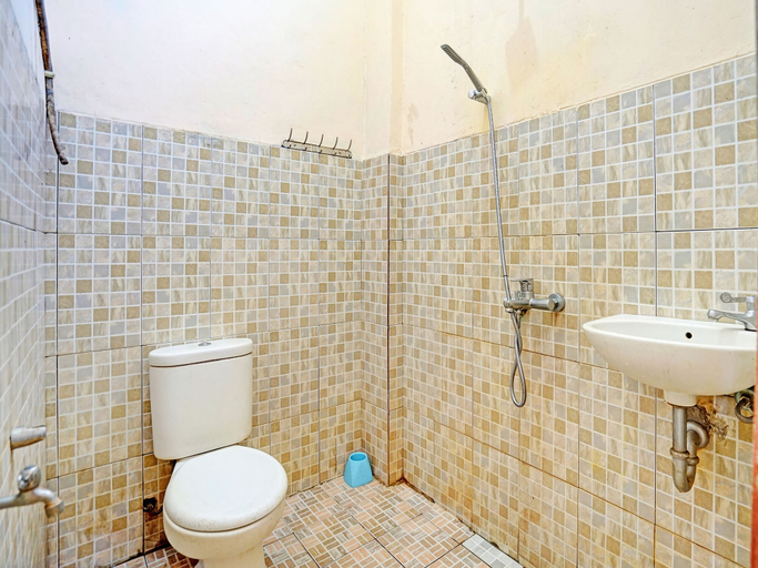 Bathroom 3, OYO Life 91984 Taufik Kost Syariah, Prabumulih