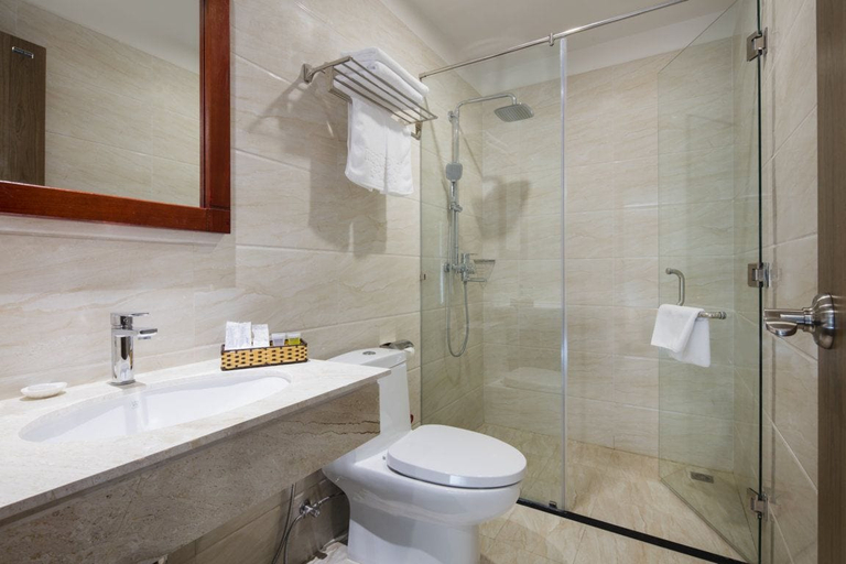 Bathroom 5, Maple Leaf Hotel & Apartment, Nha Trang