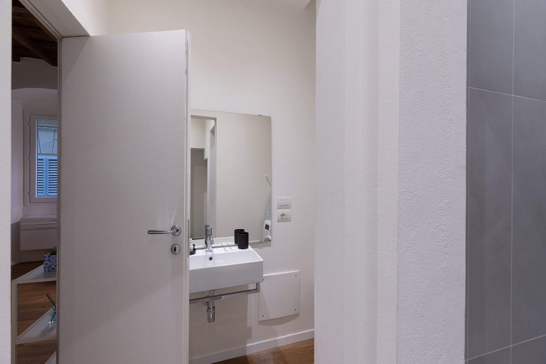 Bathroom 3, Stay in the Heart of Florence, Florence