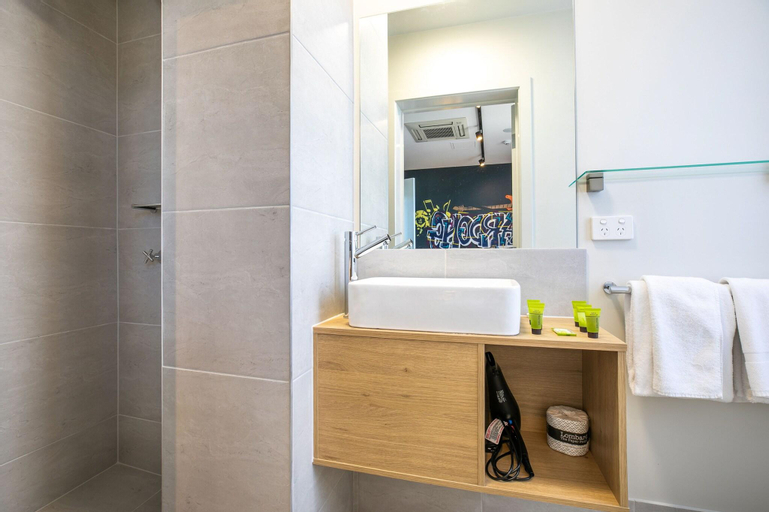 Bathroom 16