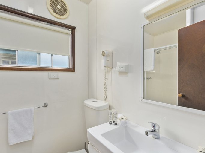 Bathroom 4, Shoalhaven Heads Village, Shoalhaven - Pt B