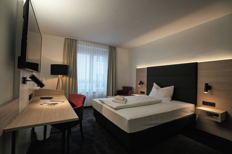 Bedroom 5, Hotel4you, Erding