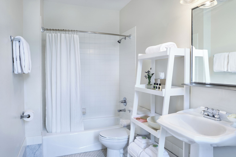 Bathroom 4, Inn at Carnall Hall, Washington