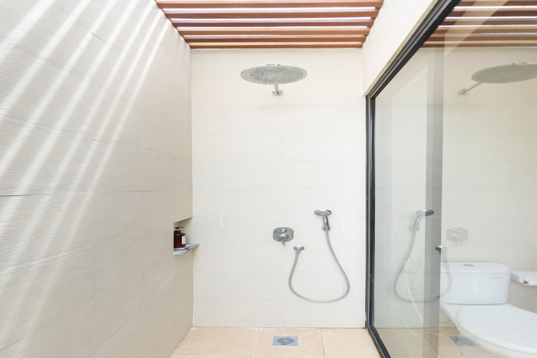 Bathroom 3, La Bumbak, Badung