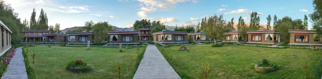 Exterior & Views