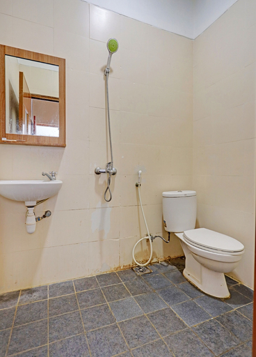 Bathroom 3, Hotel O Abi Manyu Syariah, Batam