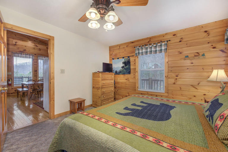 Bedroom 3, The Happy Daze, Sevier