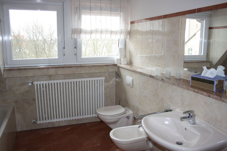 Bathroom 5, Thai Tawan Apartments, Emmendingen