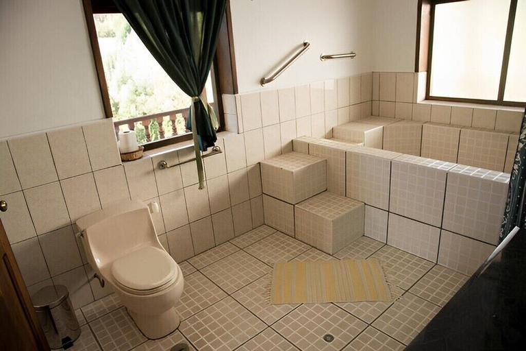 Bathroom 3, Fundo El Chocho, Cajamarca