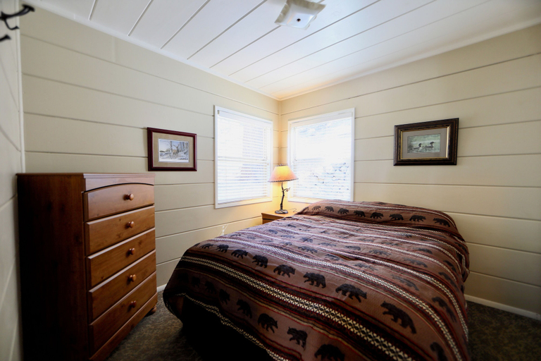 Bedroom, Big Rock Resort, Mono