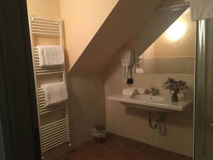 Bathroom, Agriturismo Bassanine, Piacenza