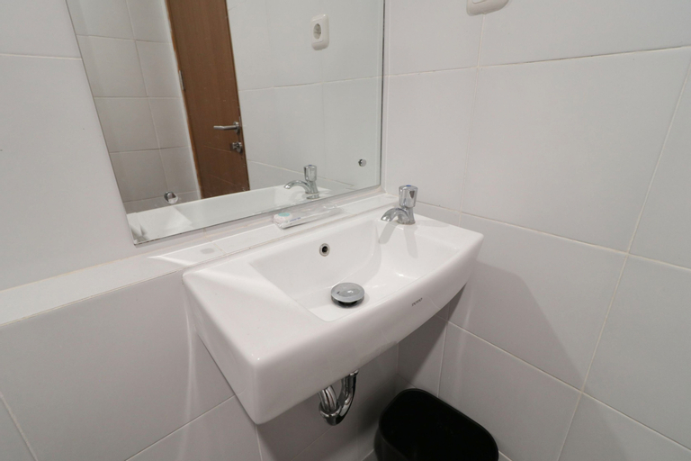 Bathroom 16