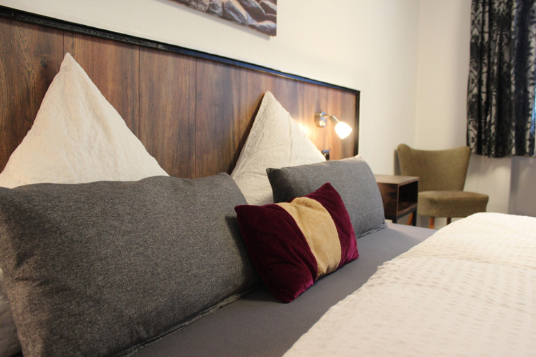 Bedroom 4, Waldhotel Pfeiferhaus, Bayreuth