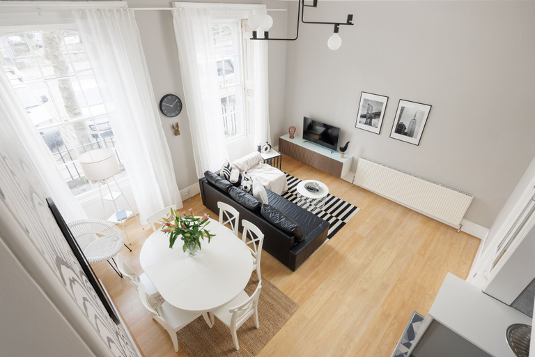 Others 5, Stunning Arty Apartment & mezzanine, Plymouth