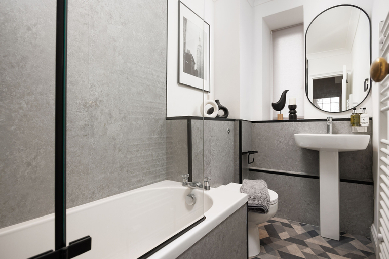 Bathroom, Stunning Arty Apartment & mezzanine, Plymouth