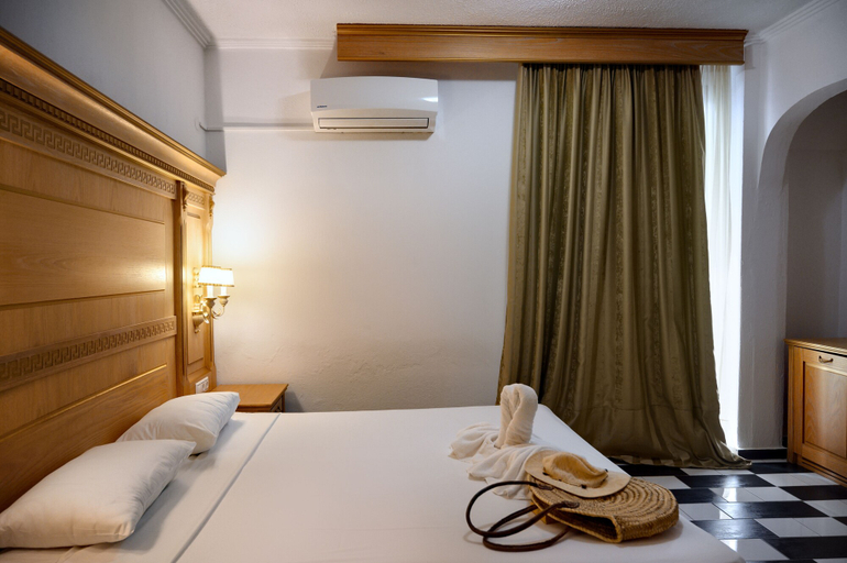 Bedroom 4, Greek Pride Seafront Hotel, Central Macedonia