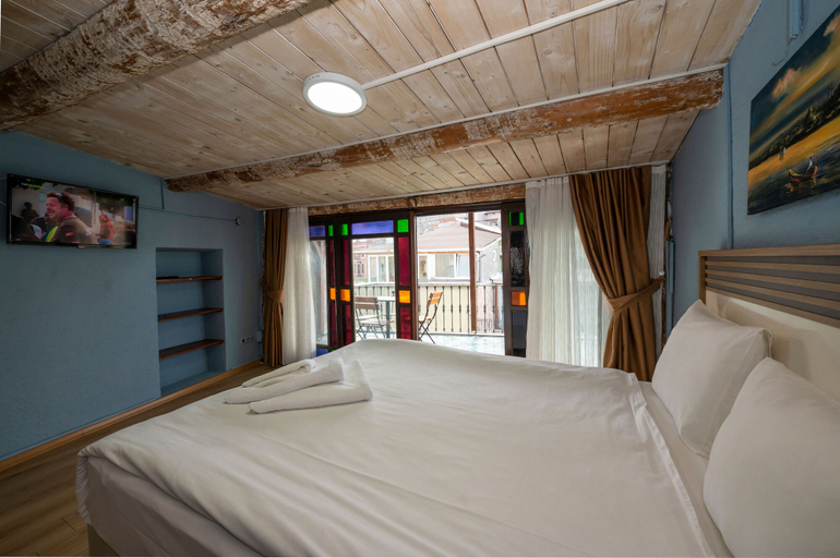 Bedroom 3, Taksim Antique Hotel, Beyoğlu