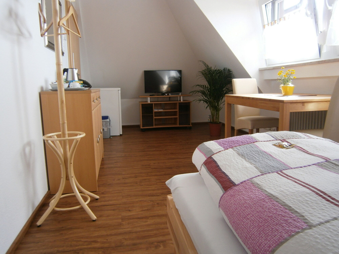 Bedroom 4, Thai Tawan Apartments, Emmendingen