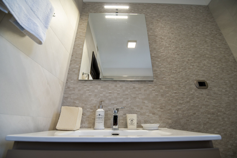 Bathroom 5, B&B IULIA FELIX, Napoli