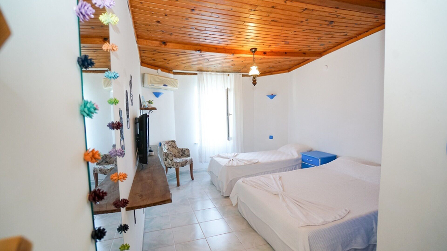 Bedroom 3, Örnek Motel, Gökçeada