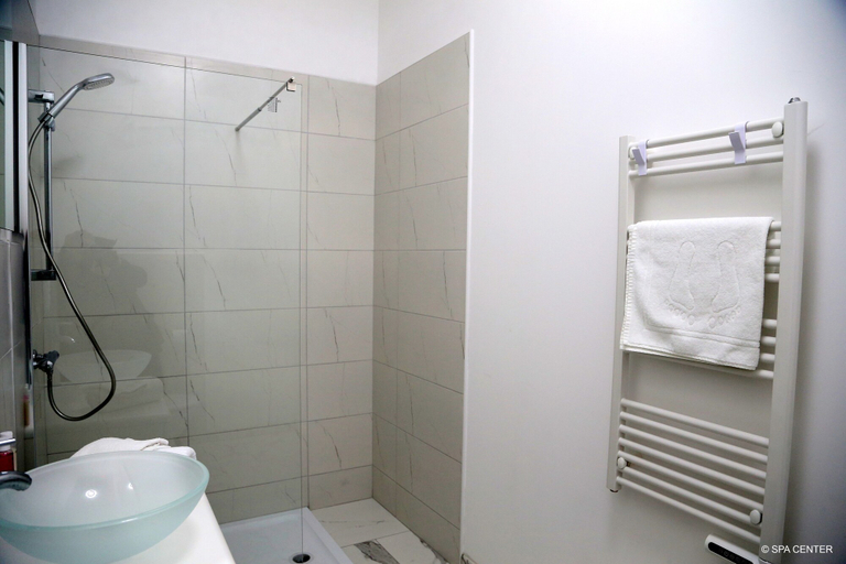 Bathroom 5, SPA CENTER Saint-Quentin, Aisne