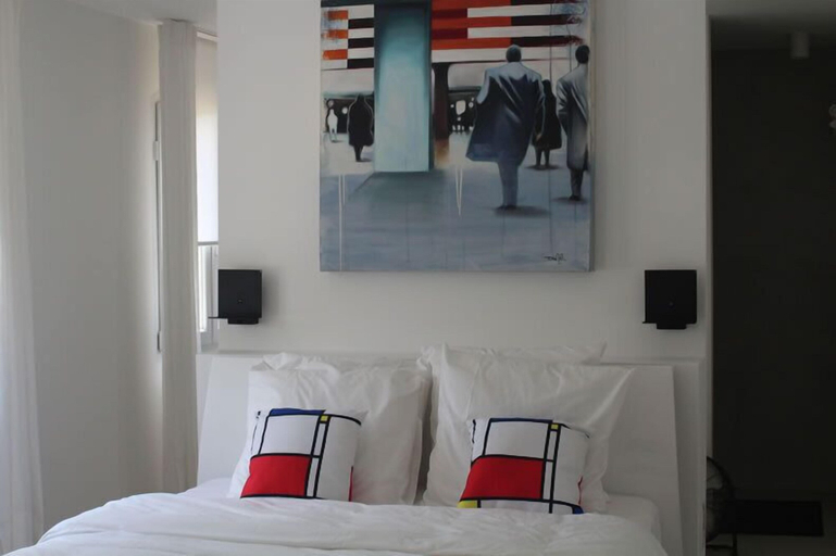 Bedroom 3, Croissant de Lune, Gard