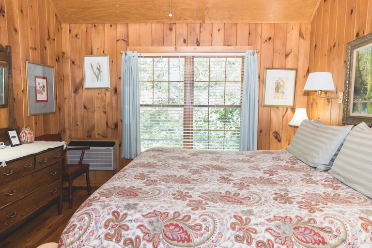 Bedroom 2, Bayberry Cottage, Rockbridge