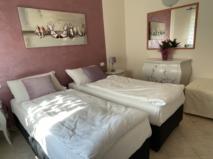Bedroom 4, Betty's House, Verona