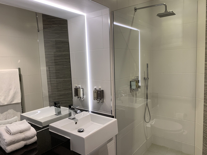 Bathroom 3, The Wheatsheaf Hotel Sandbach, Cheshire East
