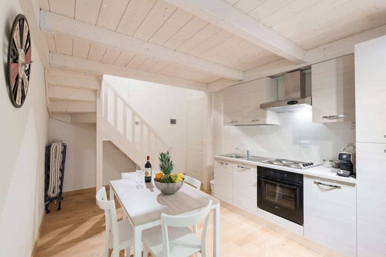 Others 5, Monalda Loft 1, Florence