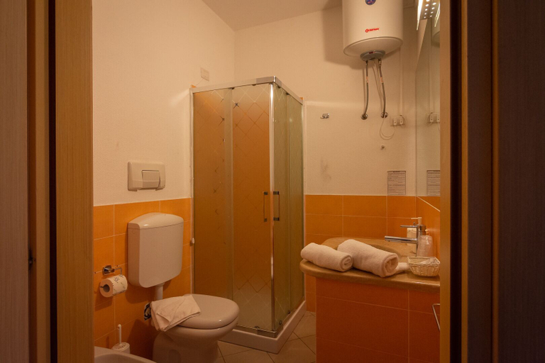 Bathroom 5, Delta rooms, Olbia-Tempio
