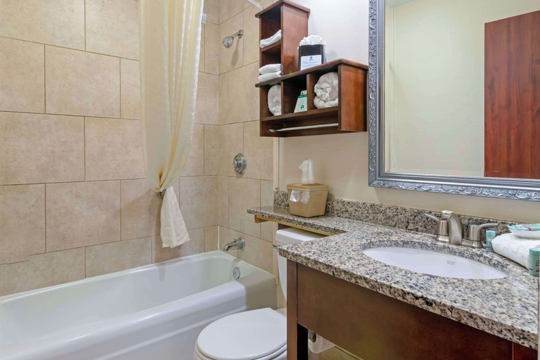 Bathroom 4, Best Western Colonial Inn, Crisp