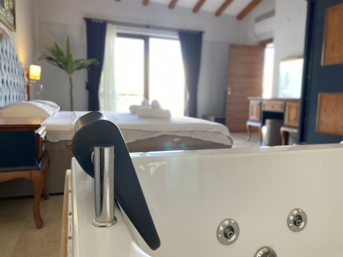 Private spa tub 3, Fethiye Tlos 5 Deluxe Villa, Fethiye