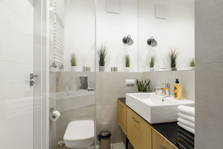 Bathroom 4, Lumina apartment with balcony Warsaw, Warsaw