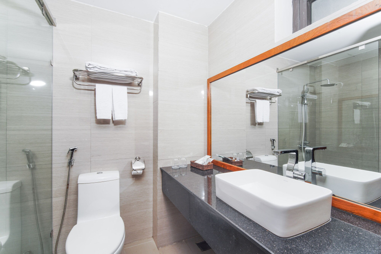 Bathroom 4, Golden Sun Hotel, Da Nang