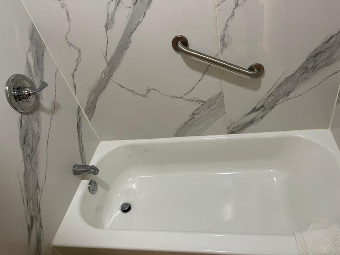 Bathroom 4, Suburban Studios Columbia - Harbison, Richland