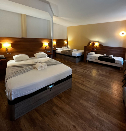Bedroom 4, Hotel Terminus - Pizzeria Pizz'A Gogo, Jura