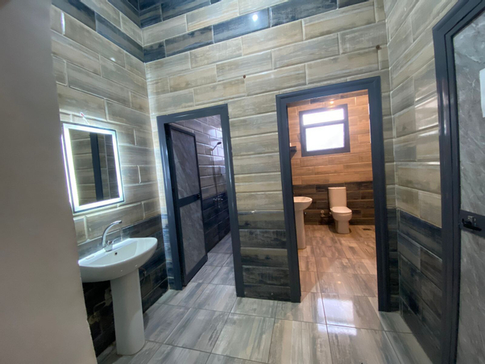 Bathroom 10