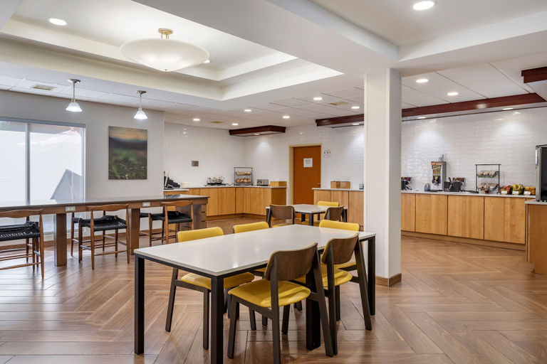 Food & Drinks 4, Fairfield Inn Suites by Marriott Cherokee, Jackson