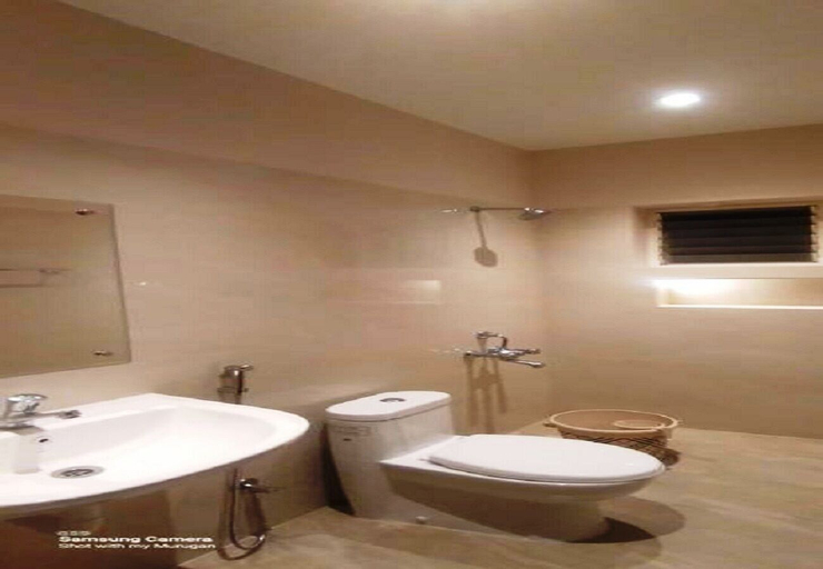 Bathroom 5, Dass Paradise, Theni