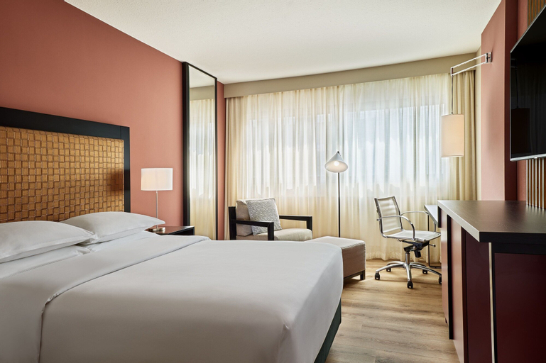 Bedroom 2, Sheraton Frankfurt Airport Hotel & Conference Center, Frankfurt am Main