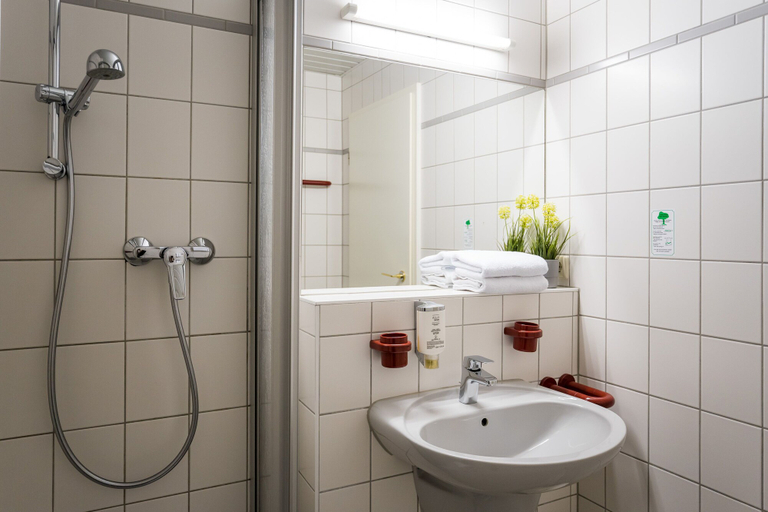 Bathroom 4, Point Hotel Apartments & Rooms, Dresden
