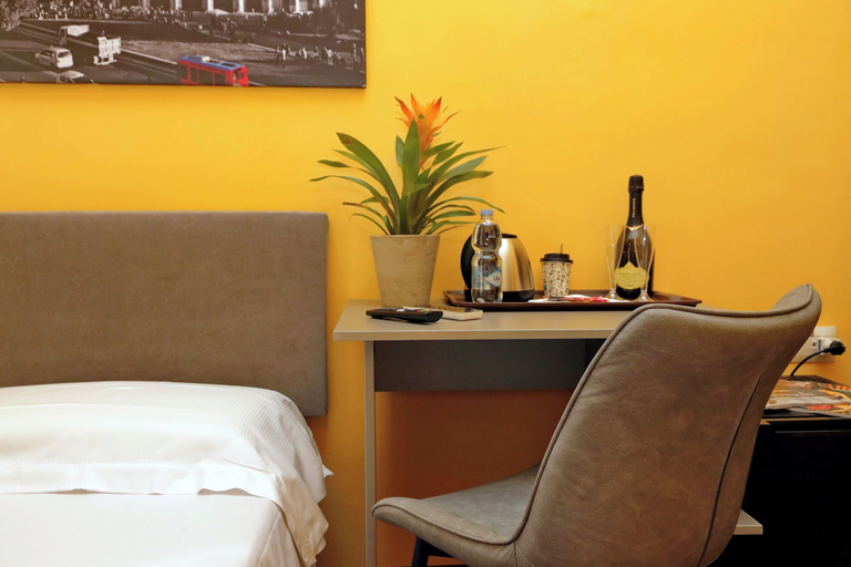 Bedroom 4, New Moon, Roma