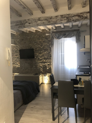 Bedroom 4, Mentore R&B, Parma