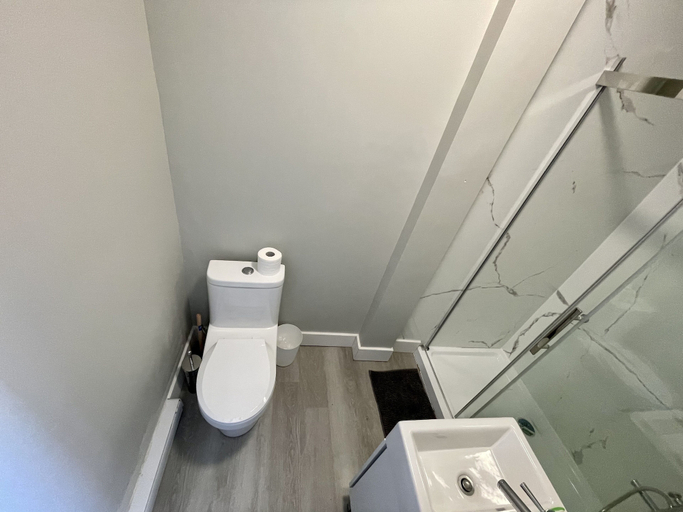 Bathroom 2, Le Convivial, Rouyn-Noranda